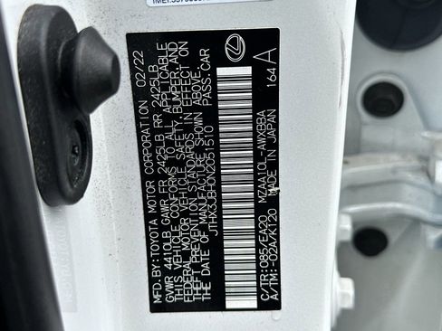 Used 2022 Lexus UX 200 w/ Accessory Package (Z2) image 33