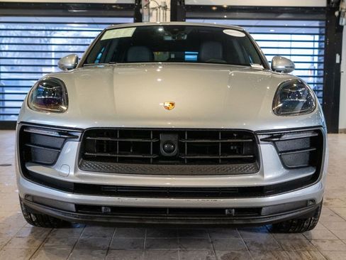 Certified 2025 Porsche Macan image 6