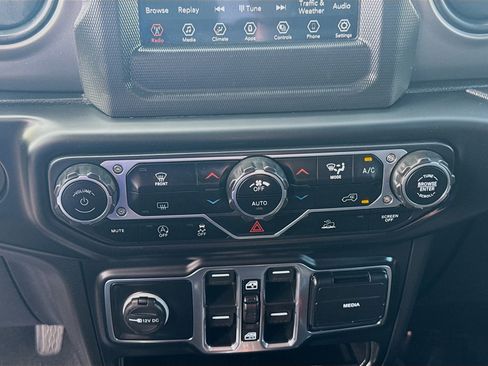 Used 2022 Jeep Gladiator Sport image 14