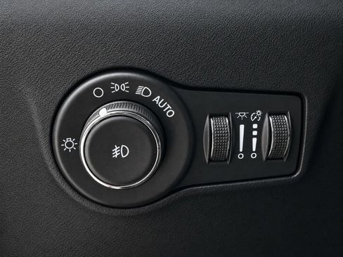 Used 2023 Jeep Compass Latitude w/ Sun and Sound Group AWD/4WD image 37