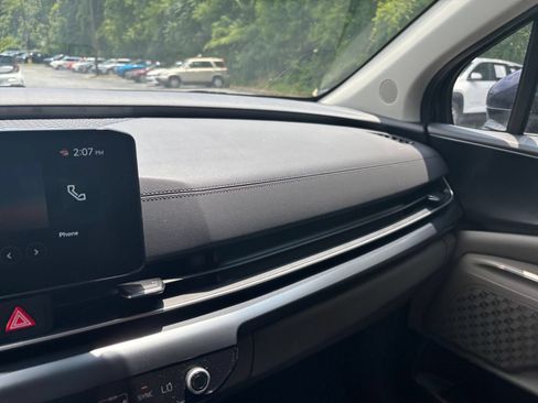 Used 2026 Kia Carnival FWD image 33