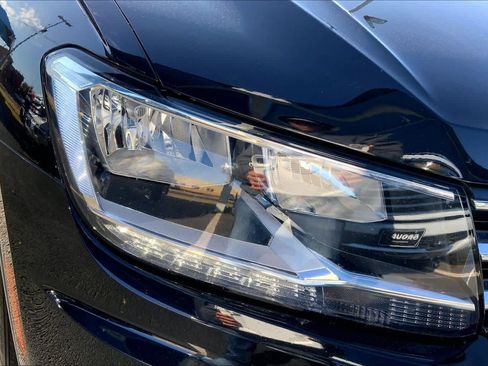 Used 2021 Volkswagen Tiguan SE image 27