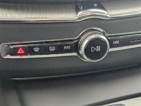 Used 2025 Volvo XC60 B5 Plus image 22