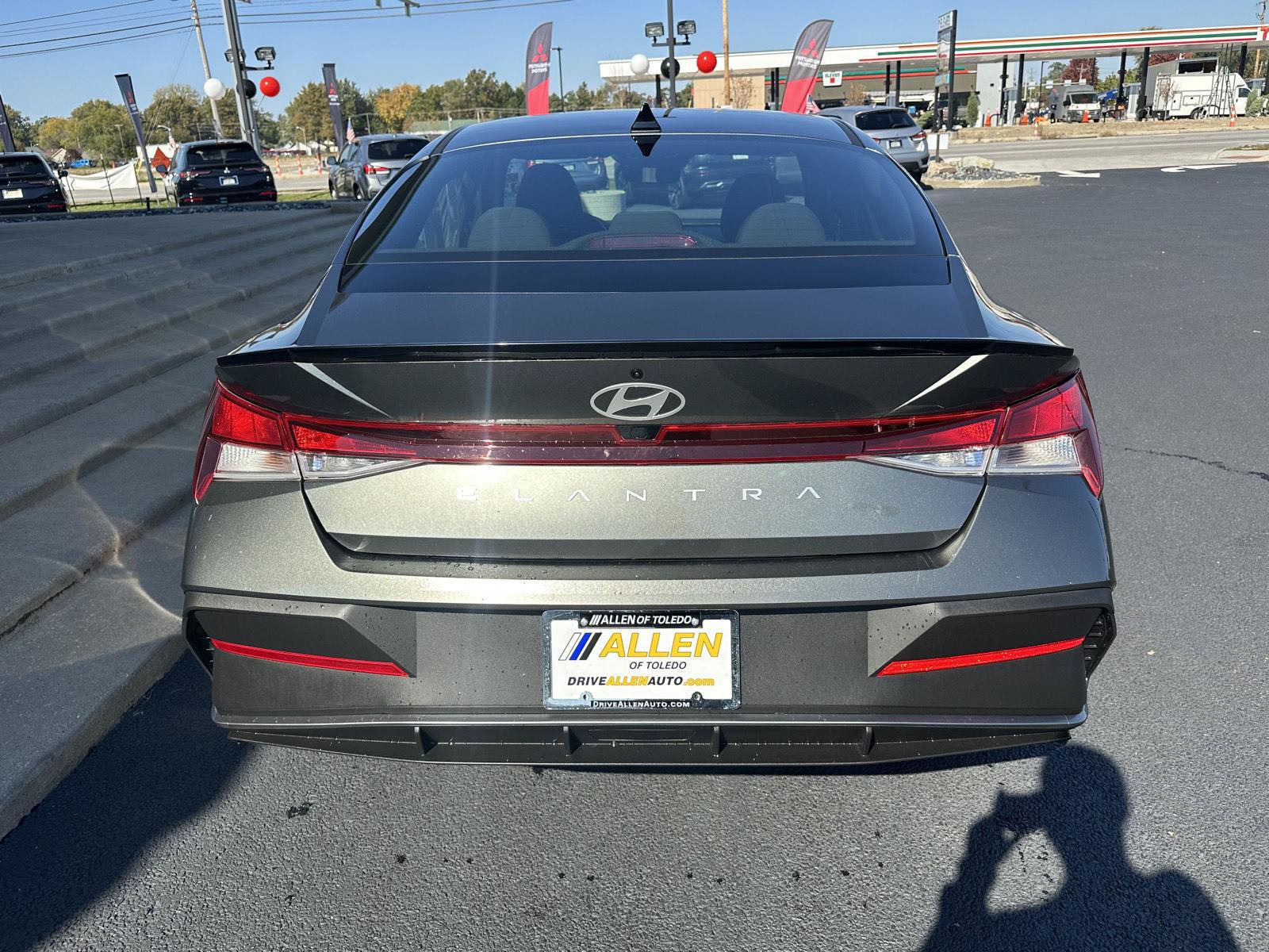 Used 2025 Hyundai Elantra Sport FWD image 10