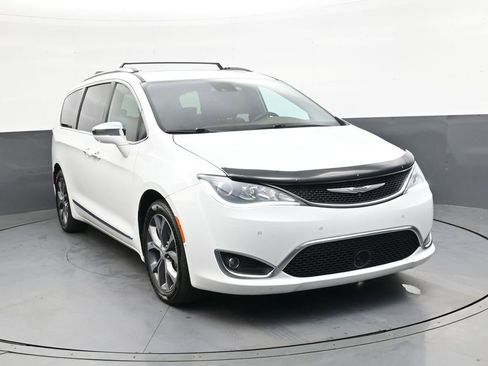 Used 2017 Chrysler Pacifica Limited FWD image 2