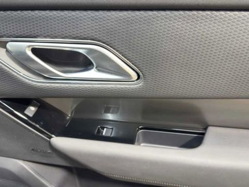 Used 2019 Land Rover Range Rover Velar P250 Base image 13