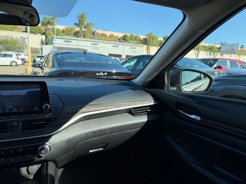 Used 2025 Nissan Altima 2.5 SV image 34