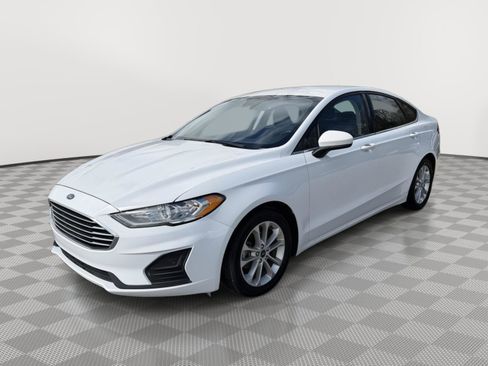 Used 2020 Ford Fusion SE FWD image 3