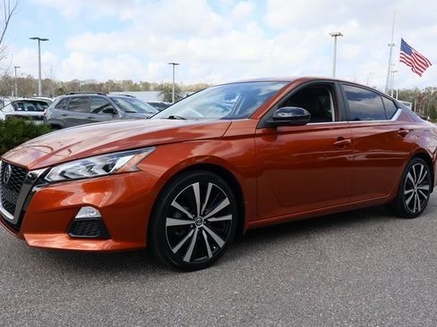 Used 2021 Nissan Altima 2.5 SR w/ SR Premium Package image 3