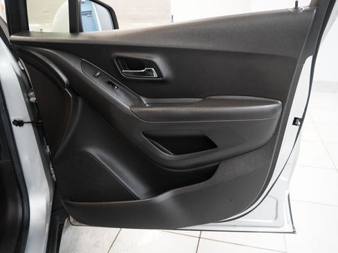 Used 2021 Chevrolet Trax LS w/ Tint and Cruise Package image 30