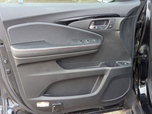 Used 2017 Honda Ridgeline Black Edition image 11