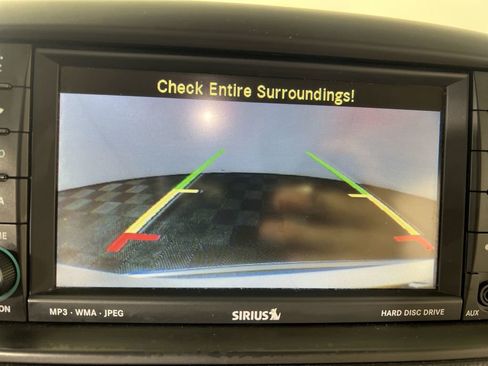 Used 2011 Chrysler Town & Country Limited image 15