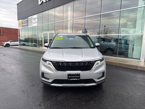 Certified 2022 Kia Carnival LX image 2