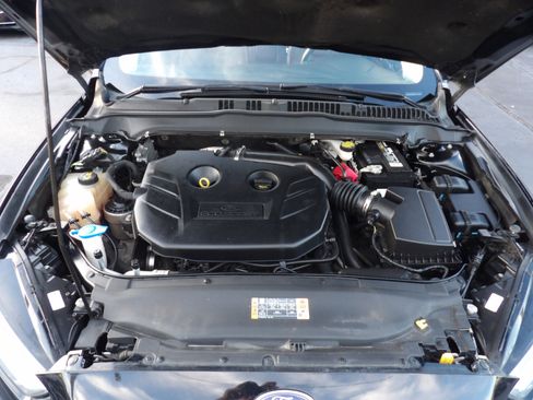 Used 2016 Ford Fusion SE w/ Equipment Group 202A image 28