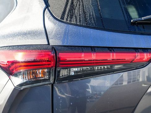 Used 2022 Toyota Highlander XLE image 9