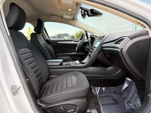 Used 2019 Ford Fusion SE FWD image 20