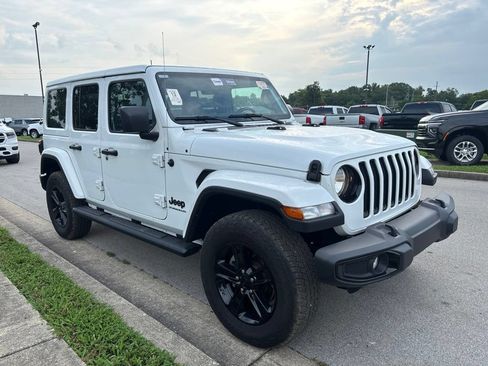 Used 2023 Jeep Wrangler Unlimited Sahara AWD/4WD image 2