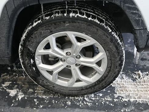 Used 2024 Jeep Compass Latitude image 15