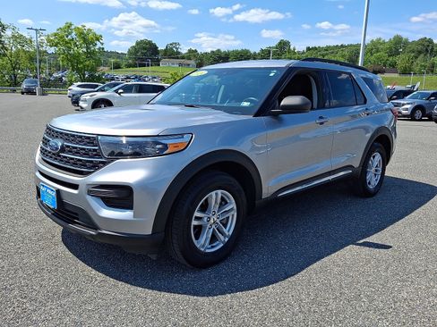 Certified 2024 Ford Explorer XLT AWD/4WD image 4