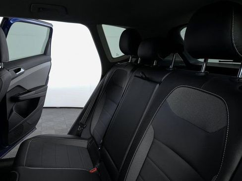 Certified 2023 Volkswagen Taos SE w/ Black Wheel Package image 13