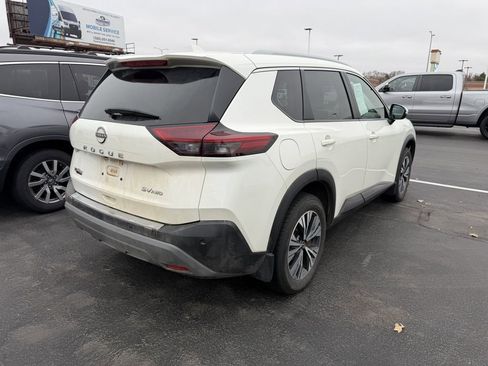 Used 2022 Nissan Rogue SV w/ SV Premium Package image 2