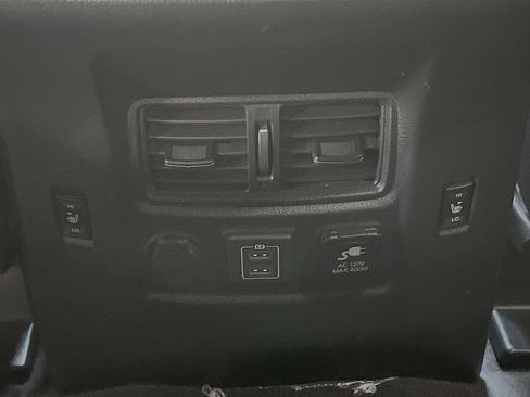 Used 2022 Nissan Titan PRO-4X w/ Pro-4x Convenience Package AWD/4WD image 27