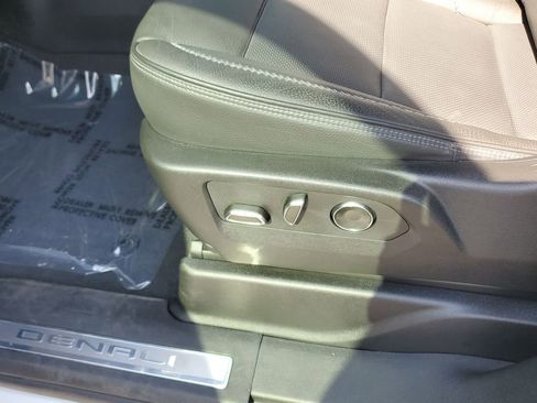 Used 2024 GMC Yukon Denali w/ Advanced Technology Package image 28