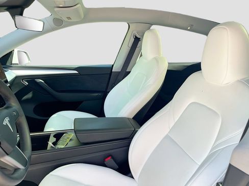 Used 2025 Tesla Model Y Long Range AWD/4WD image 19