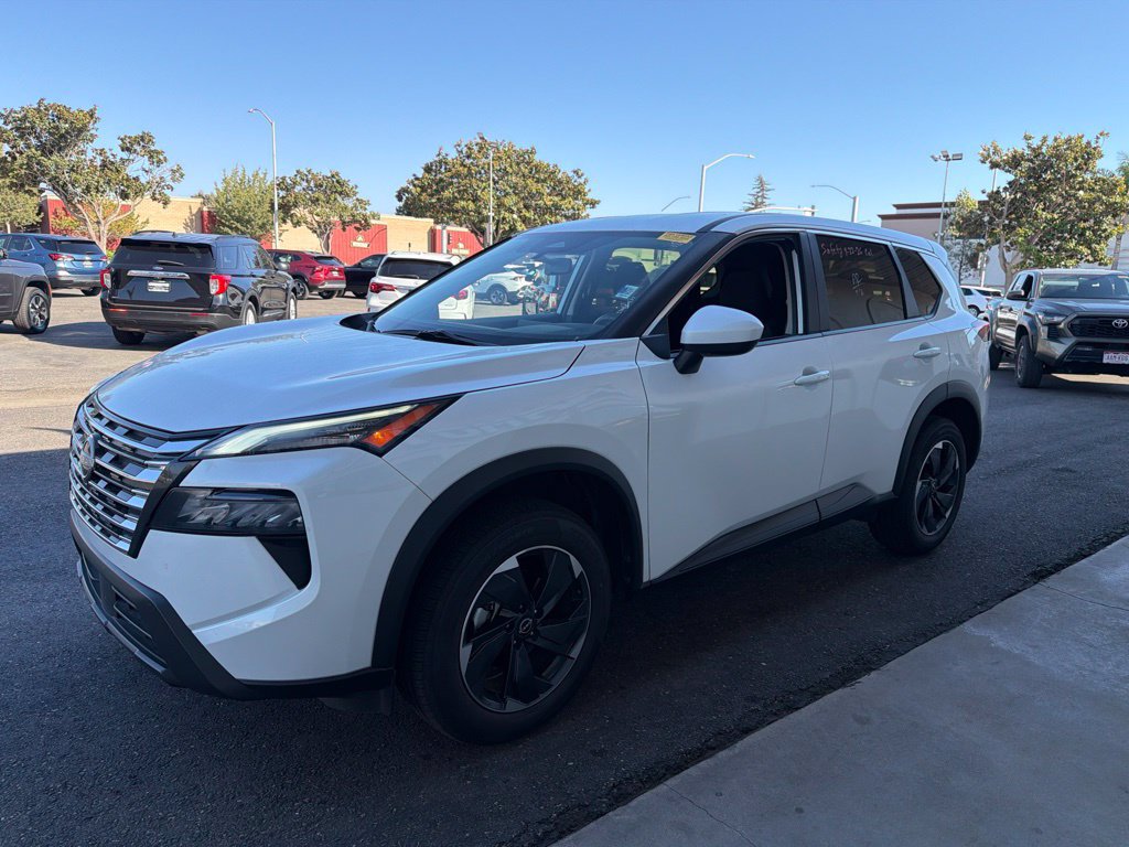Used 2024 Nissan Rogue SV FWD image 4
