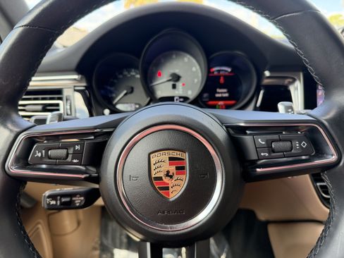 Certified 2024 Porsche Macan S AWD/4WD image 32