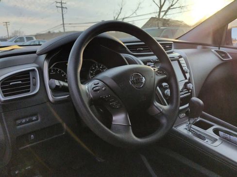 Used 2020 Nissan Murano S image 2