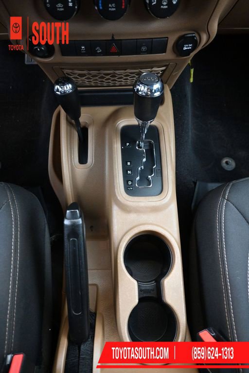 Used 2015 Jeep Wrangler Unlimited Rubicon w/ Max Tow Package AWD/4WD image 15