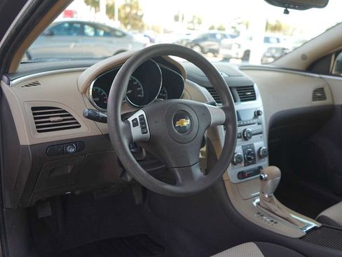 Used 2010 Chevrolet Malibu LS FWD image 2