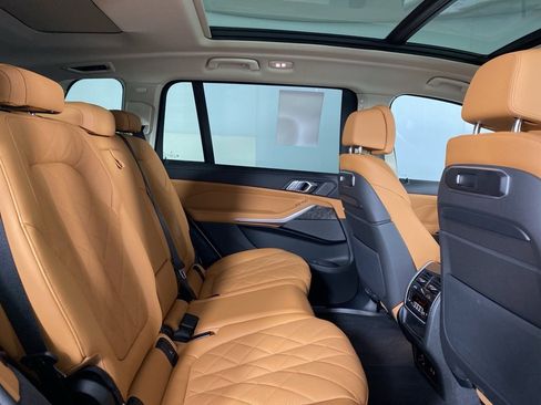 Used 2026 BMW X7 xDrive40i w/ Premium Package image 32