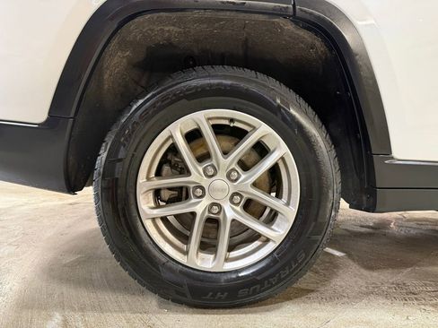 Used 2023 Jeep Grand Cherokee L Laredo w/ Luxury Tech Group I image 39