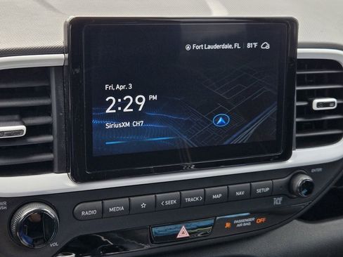 Used 2023 Hyundai Venue Limited image 18