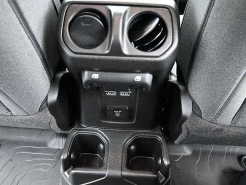 Used 2024 Jeep Gladiator Sport image 12