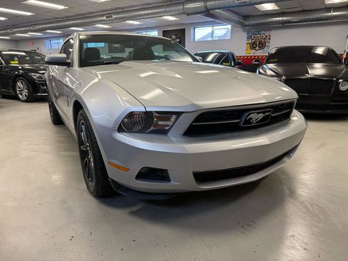 Used 2010 Ford Mustang Coupe image 7