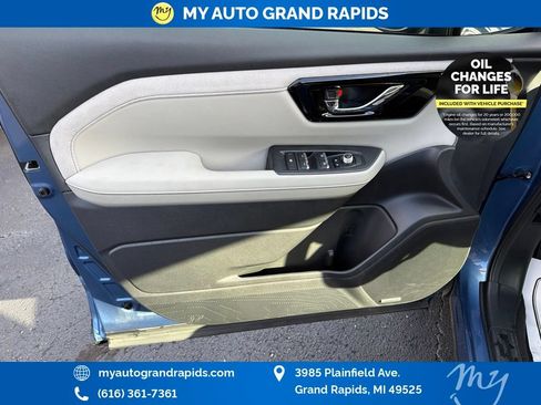 Used 2025 Subaru Forester Limited AWD/4WD image 10