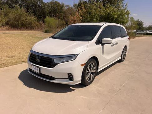 Used 2023 Honda Odyssey Touring image 2