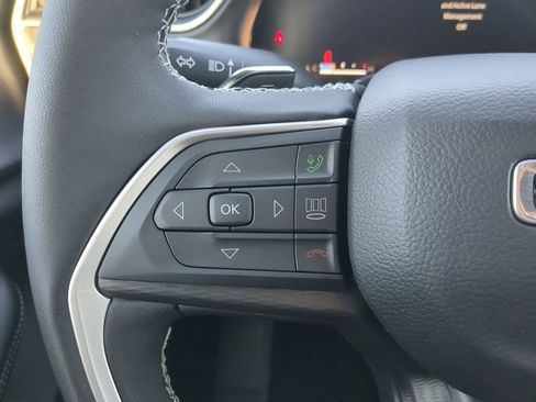Used 2025 Jeep Grand Cherokee Laredo X w/ Luxury Tech Group I RWD image 21