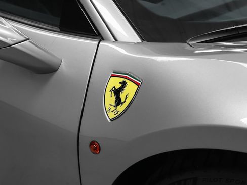 Certified 2018 Ferrari 488 GTB RWD image 9