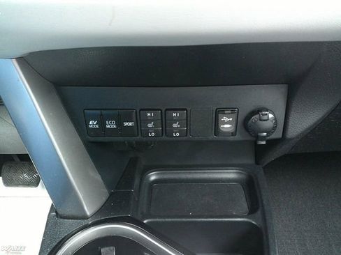 Used 2017 Toyota RAV4 Limited w/ Carpet Mat Package image 20