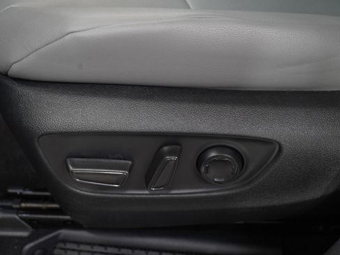 Used 2023 Toyota Sienna XLE FWD image 24