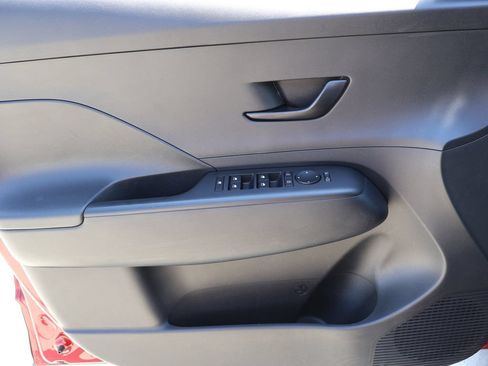 Used 2025 Hyundai Kona SEL FWD image 19