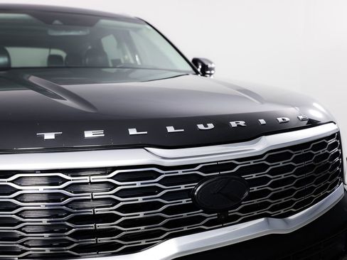 Used 2020 Kia Telluride SX w/ SX Prestige Package image 4