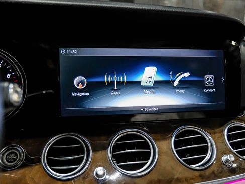 Used 2018 Mercedes-Benz E 300 image 28