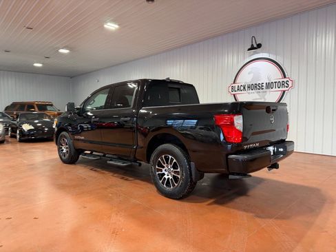Used 2024 Nissan Titan SV w/ SV Convenience Package image 10