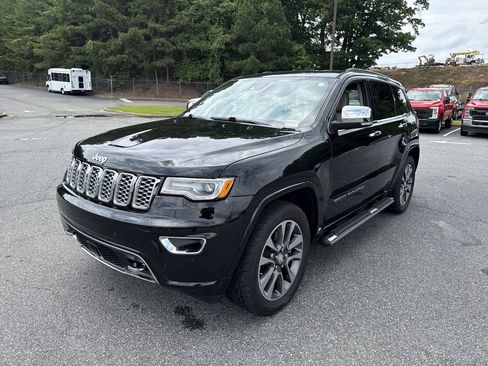 Used 2017 Jeep Grand Cherokee Overland w/ Jeep Active Safety Group AWD/4WD image 3