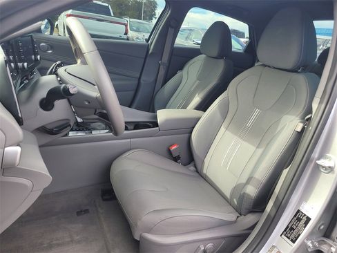 Used 2022 Hyundai Elantra SEL w/ Convenience + Premium Package image 15